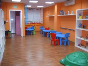 郑州幼儿园装修 浅褐色木地板装修效果图片