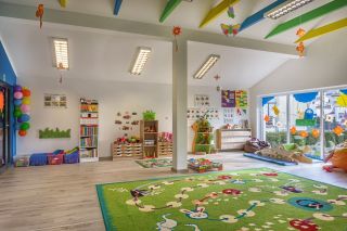 特色幼儿园室内浅色地板装修效果图