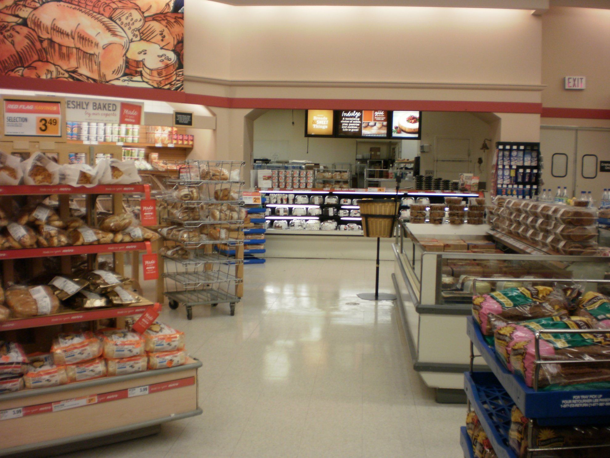 现代简约风格超市货架摆放效果图