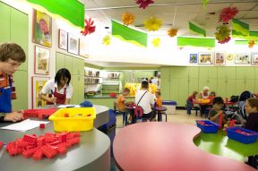 日式幼儿园装修效果图 幼儿园吊饰布置图片
