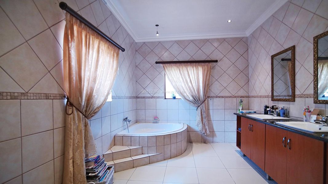欧式家装卫生间扇形浴缸装修效果图片