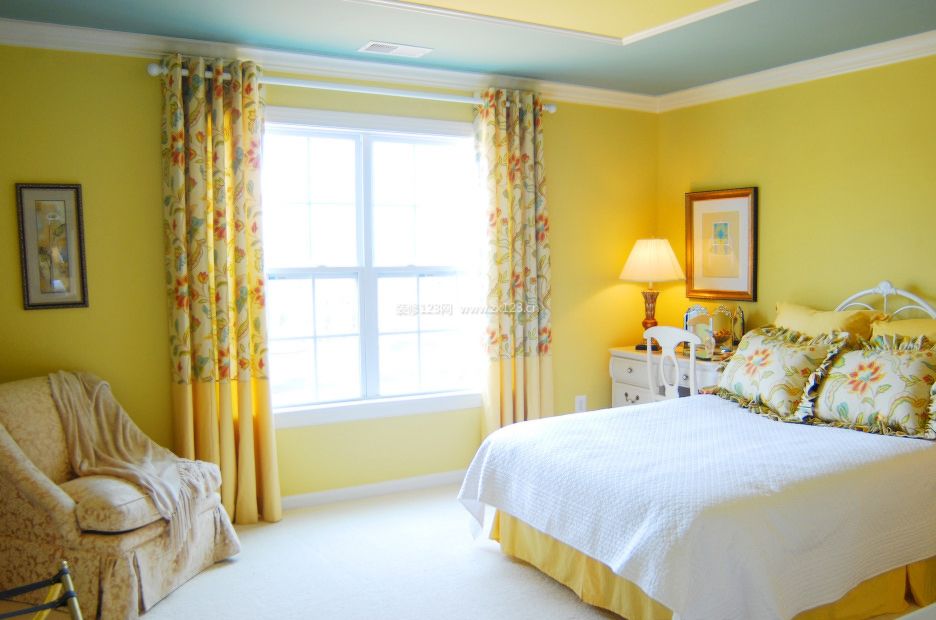 田园风格卧室黄色墙面装修效果图照片