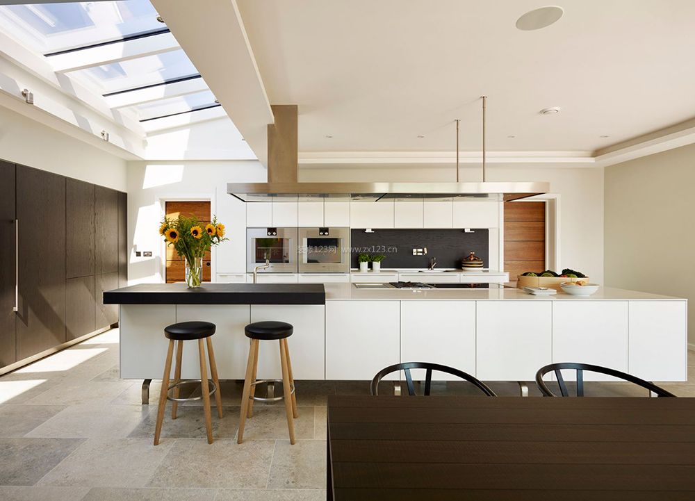 现代别墅开放式厨房设计效果图