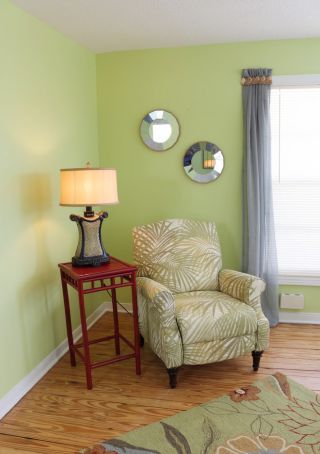 小户型客厅实景绿色墙面装修效果图片