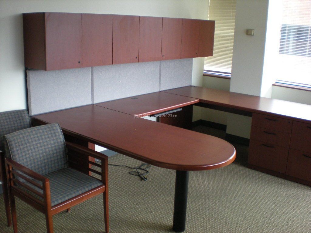 简单办公室办公桌椅装修效果图片大全