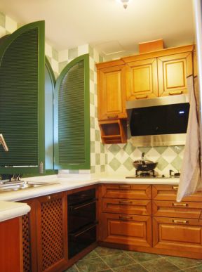 小面积厨房设计 木制窗户装修效果图片