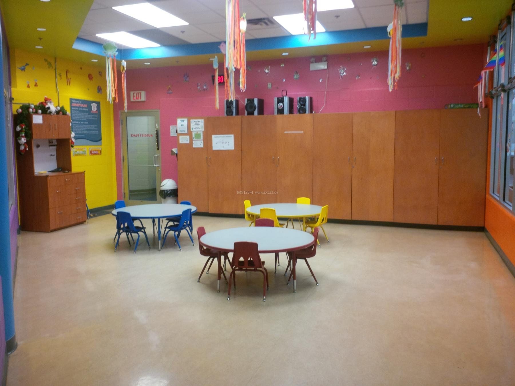 现代简约装修幼儿园地板效果图
