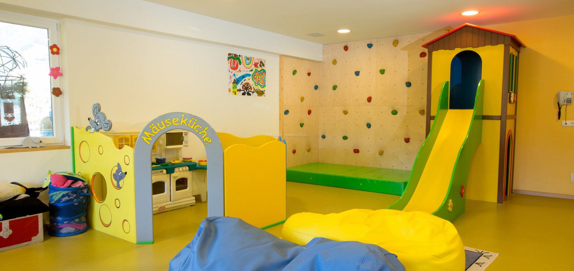 现代美式幼儿园墙面装修效果图
