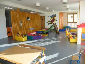 现代简约幼儿园装修效果图 幼儿园地板装修效果图
