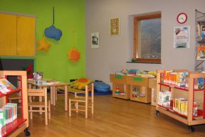 幼儿园浅黄色木地板装修效果图片