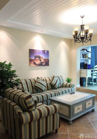 简约地中海风格小户型客厅布艺沙发装修效果图片