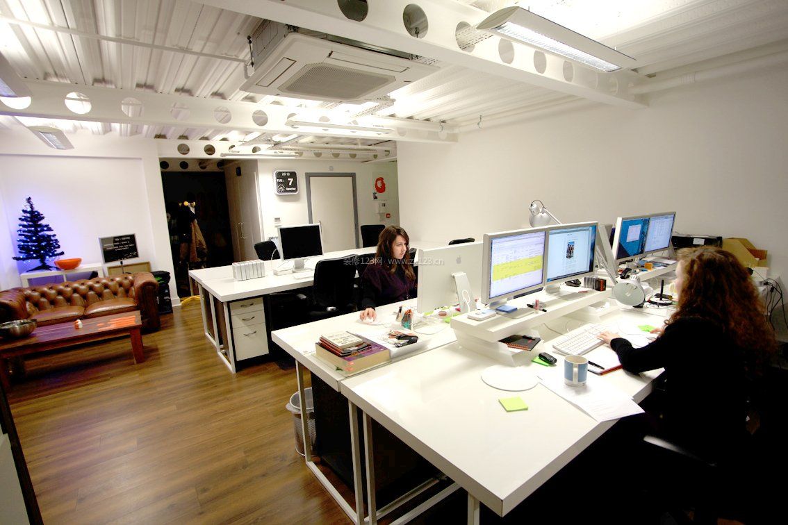 60平办公室办公桌椅装修效果图片