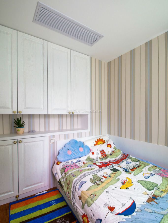 美式15平方米卧室条纹壁纸装修效果图片