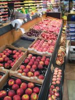 小型水果超市货架陈列装修效果图