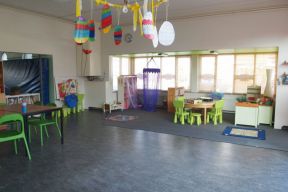 豪华幼儿园装修 灰色地砖装修效果图片