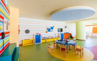 现代设计风格幼儿园墙面布置图片欣赏 