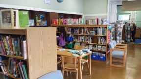 幼儿园中班环境布置 幼儿园书柜装修效果图