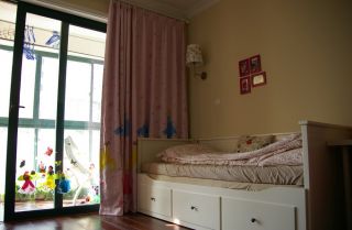 儿童房有阳台的卧室装饰装修图设计