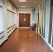 医院走廊棕色地砖装修效果图片