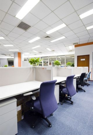 现代办公室风格铝板吊顶装修效果图片