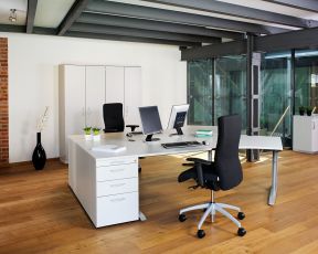 小办公室设计浅黄色木地板装修效果图片
