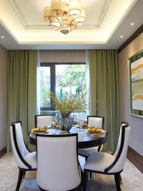 小型餐厅绿色窗帘装修效果图片