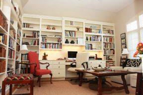 美式风格办公室书柜 家庭办公室装修图