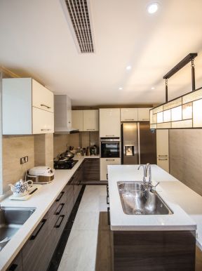 中式风格别墅设计 厨房橱柜装修效果图片