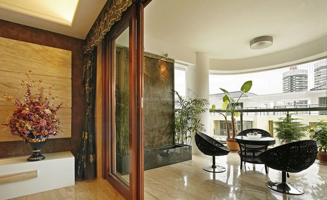 现代中式风格别墅客厅到阳台的门装修效果图