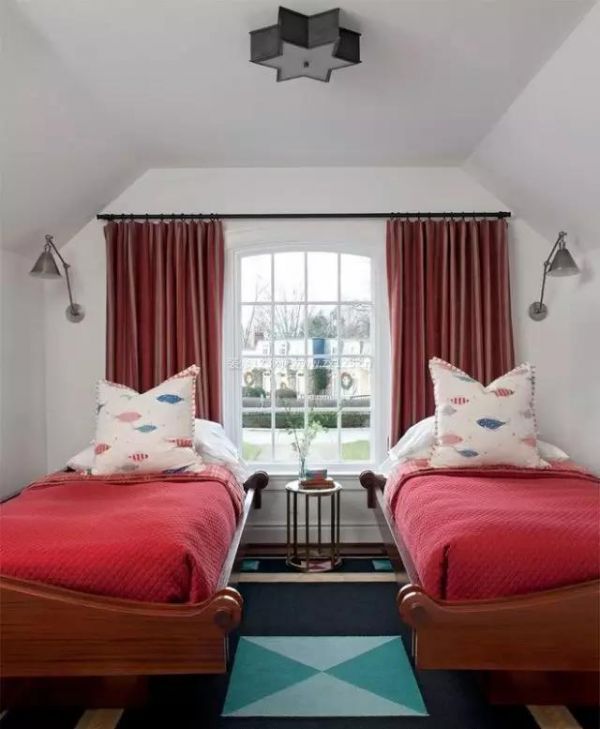 儿童房设计原则:环保,安全,要以人为本式设计的宗旨,要根据孩子的年量