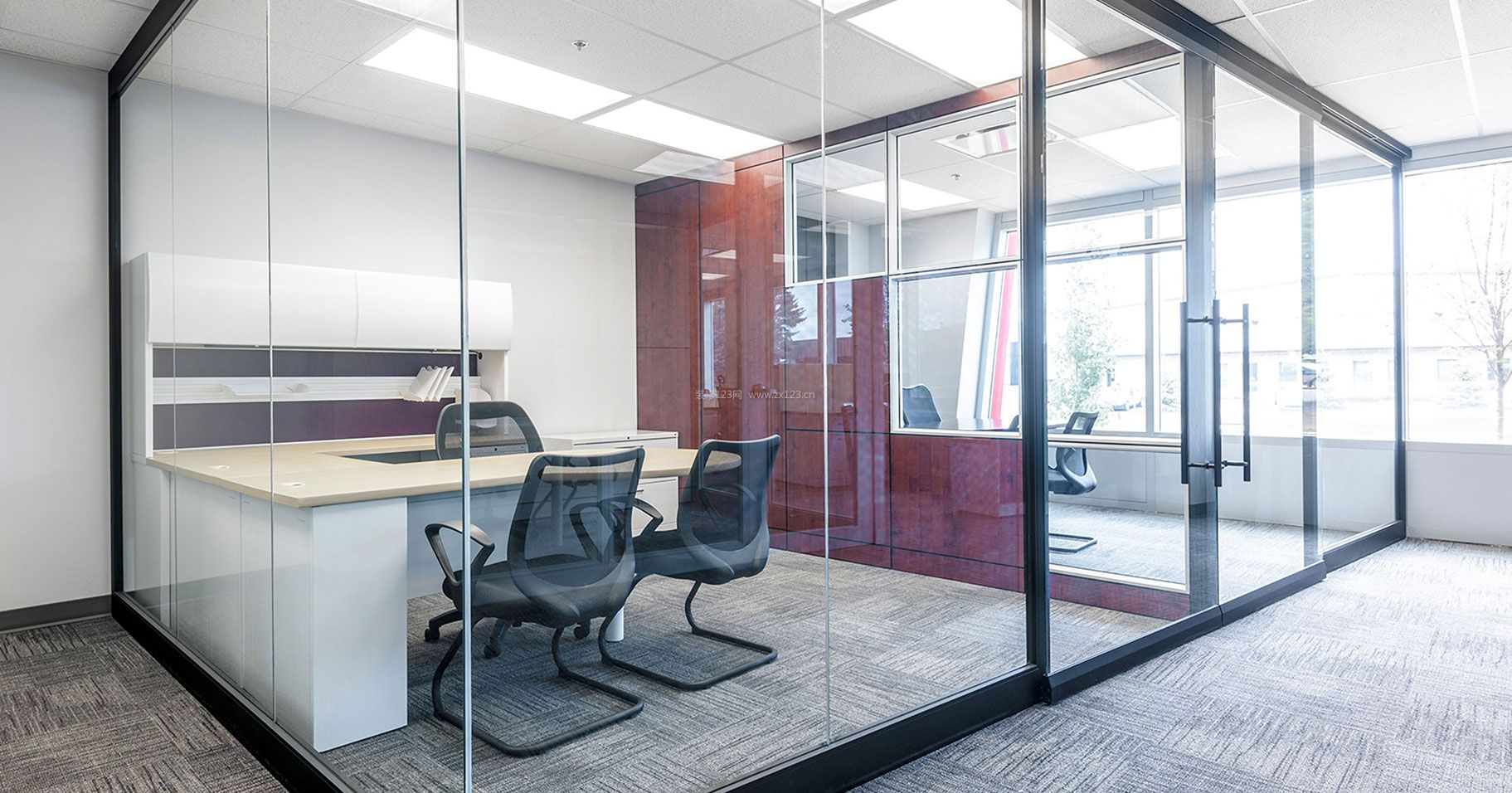 现代风格玻璃办公室装修效果图欣赏2017