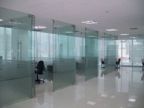 玻璃办公室装修效果图 简单办公室装修图