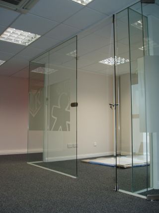 简约现代风格玻璃办公室装修效果图