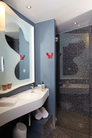 小酒店室内浴室玻璃隔断装修效果图片