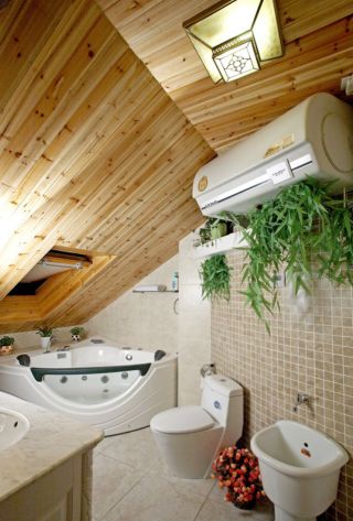 美式家装小卫生间木质吊顶装修效果图片