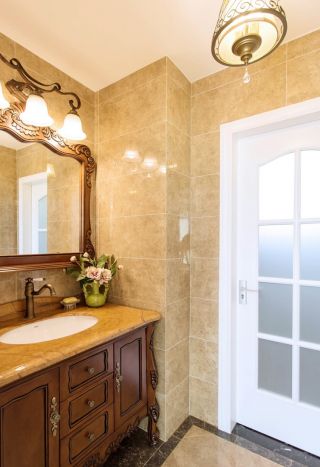 美式家装小卫生间浴室柜装修效果图片