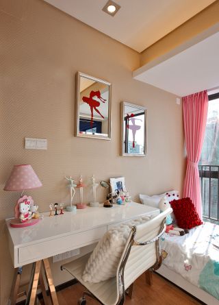 欧式小卧室房粉色窗帘装修效果图片