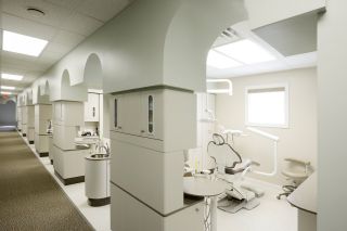 大型牙科诊所门面最新室内装修图片