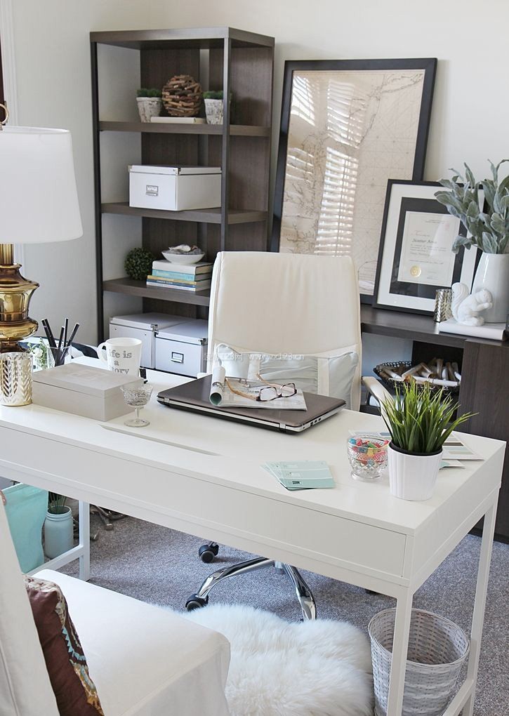 简单家庭办公室书柜装饰设计效果