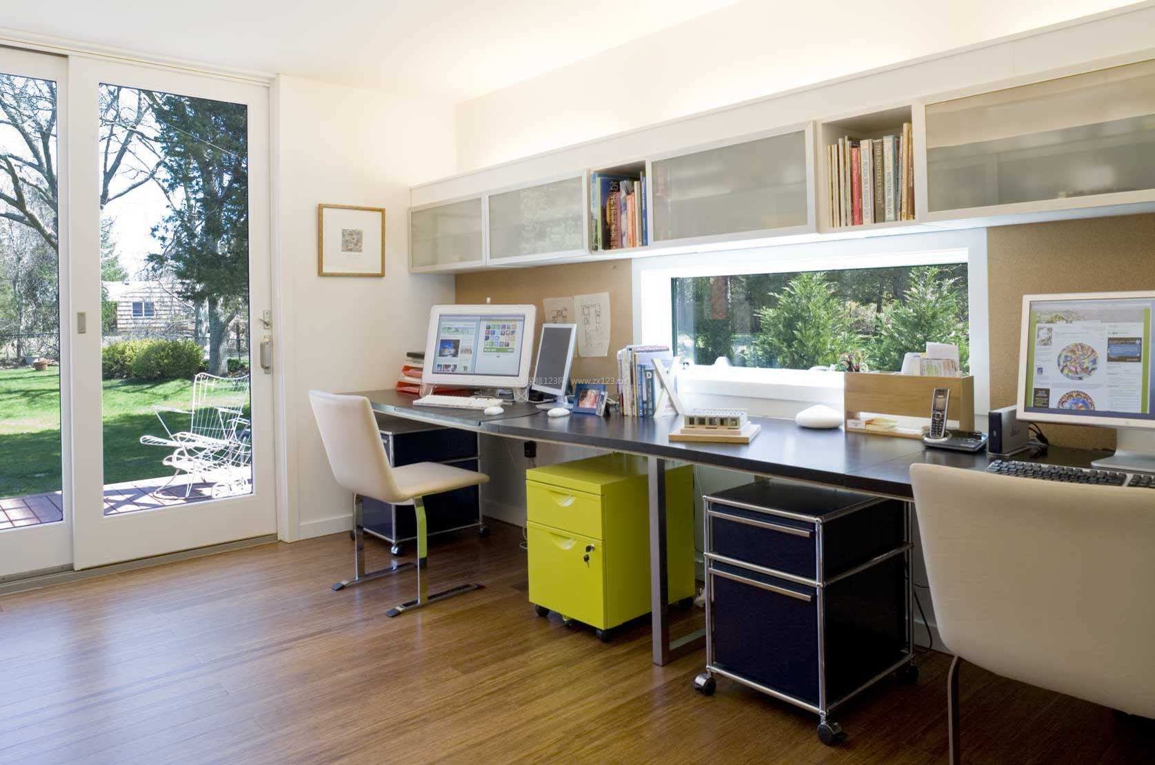 小型简单办公室设计书柜效果图