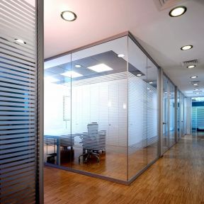 办公室室内玻璃墙装饰设计效果图欣赏