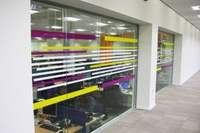 办公室玻璃墙效果图 室内装饰设计效果图