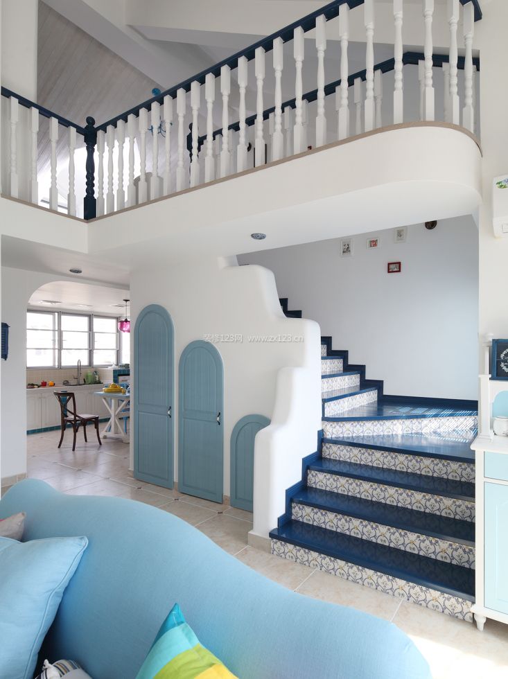 地中海风格复式家庭楼梯装修效果图片