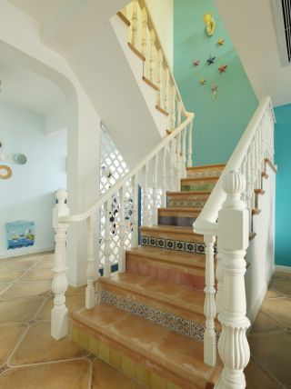 地中海风格家庭室内楼梯扶手装修效果图