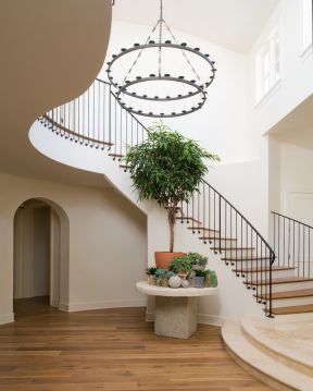 小户型客厅楼梯 简约吊灯装修效果图片
