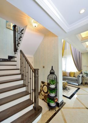 小户型客厅楼梯 欧式室内设计效果图