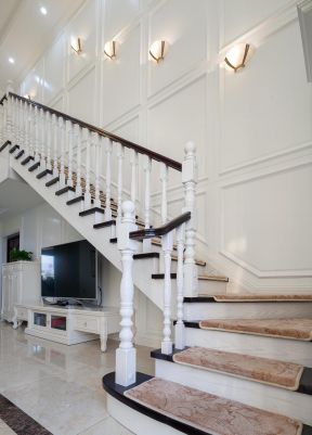 小户型客厅楼梯 简约田园风格装修效果图