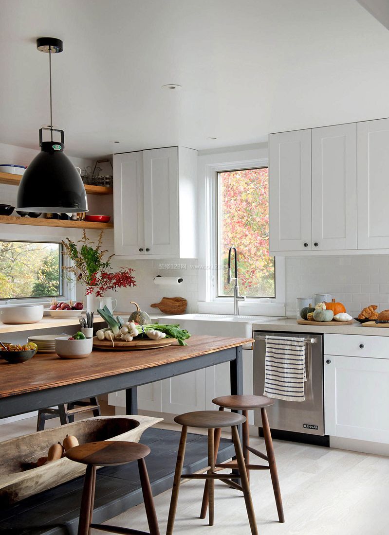 整体厨房风格白色橱柜装修效果图片