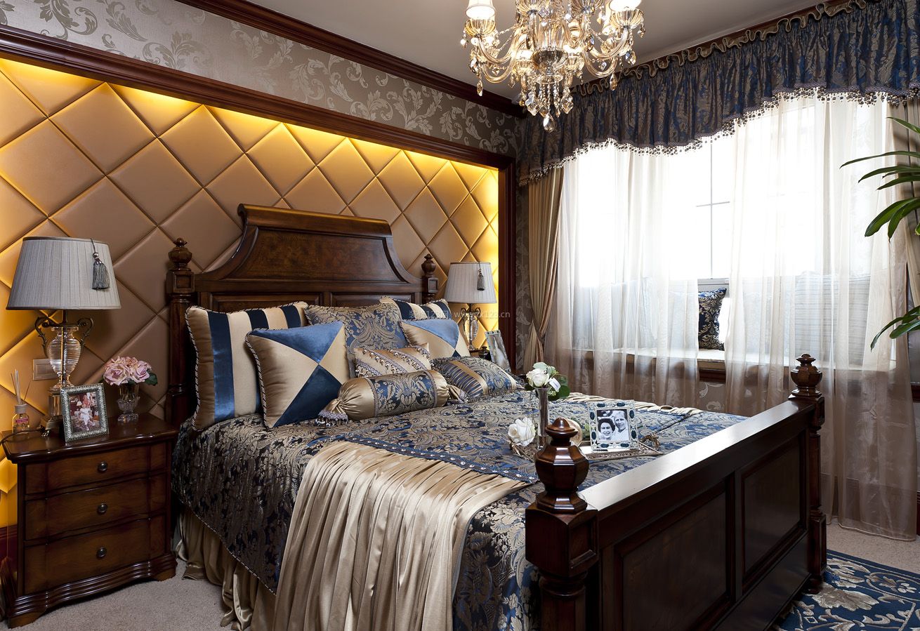 美式风格卧室床软包背景墙装修效果图片
