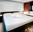 现代个性卧室双人床装修效果图片